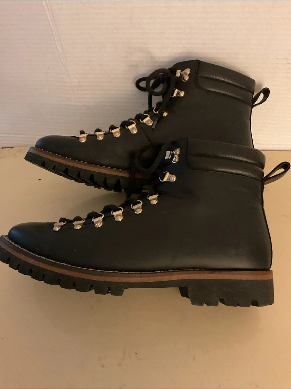 T A F T men’s black leather combat hiking Viking boots US 9